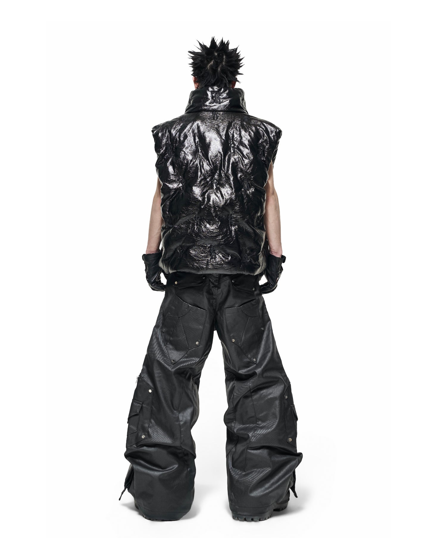【RICH】“R” logo Embroidred puffer vest