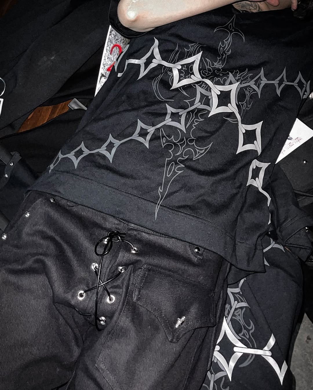 【VILLEIMENT】“FROM THE SHADOW” TEE