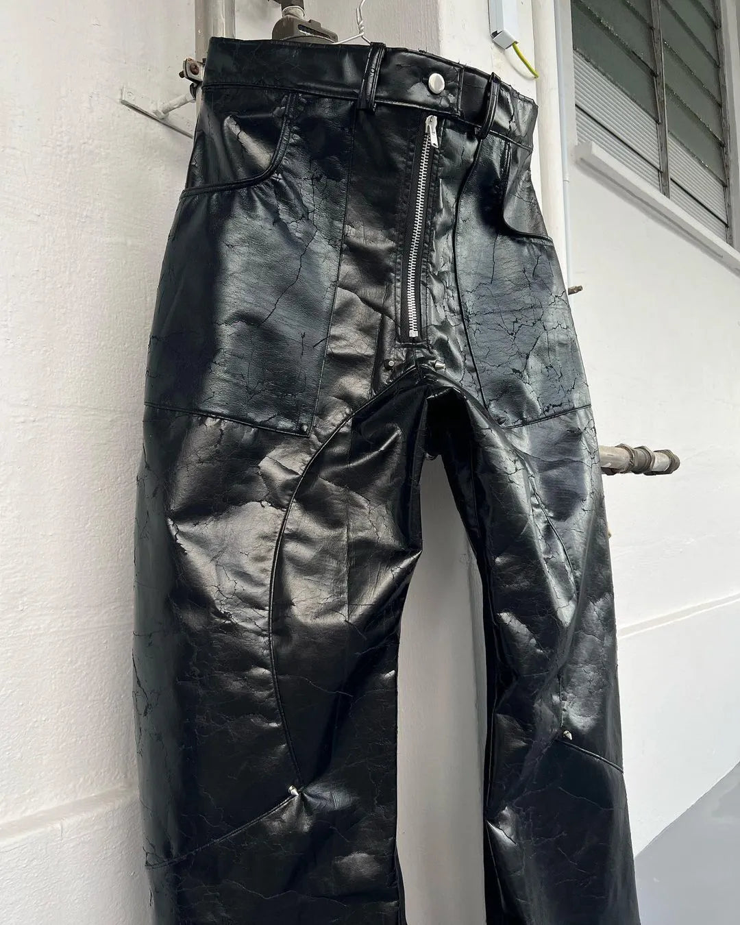 【ERIC CRÉER】CHP-1 005 BLACK CRACKED COATED LEATHER DOUBLE KNEE