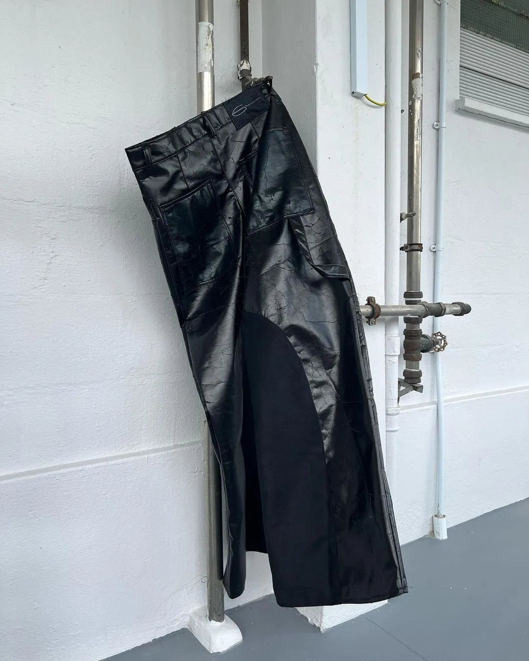 【ERIC CRÉER】CHP-1 005 BLACK CRACKED COATED LEATHER DOUBLE KNEE