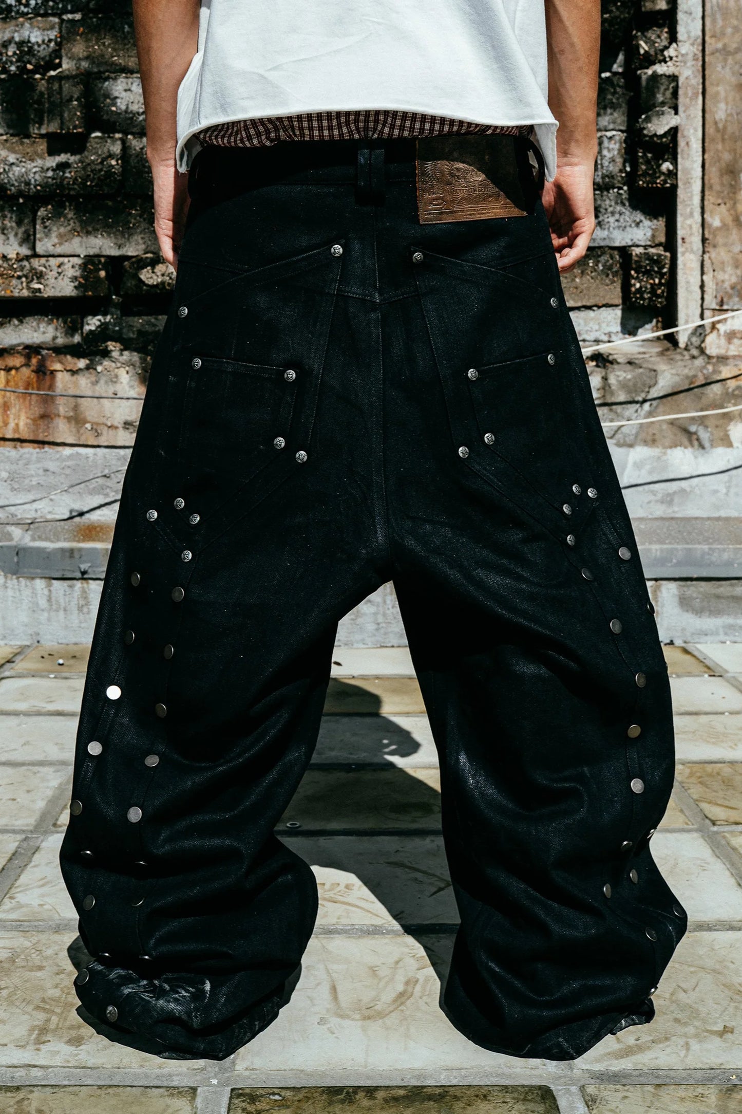 【THOUGHT WE FRIENDS】"Lucius" Embroidered Waxed Baggy Denims in Black