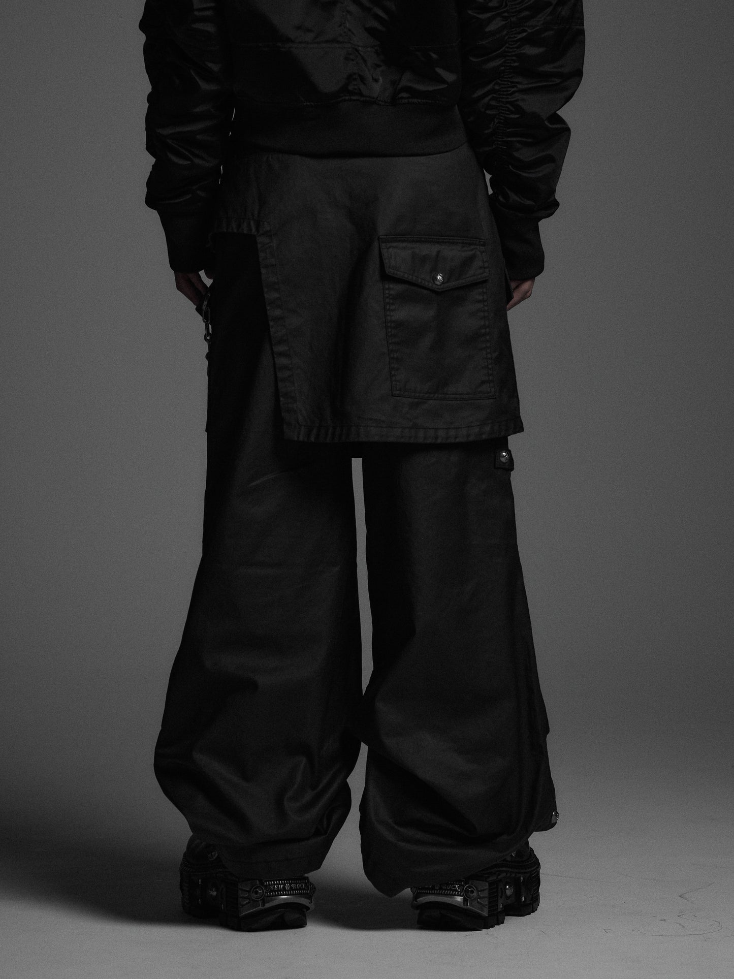 【ROSEN KREUZ】DOCKING SKIRT FLARE WIDE PANTS ( WAXED BLACK )