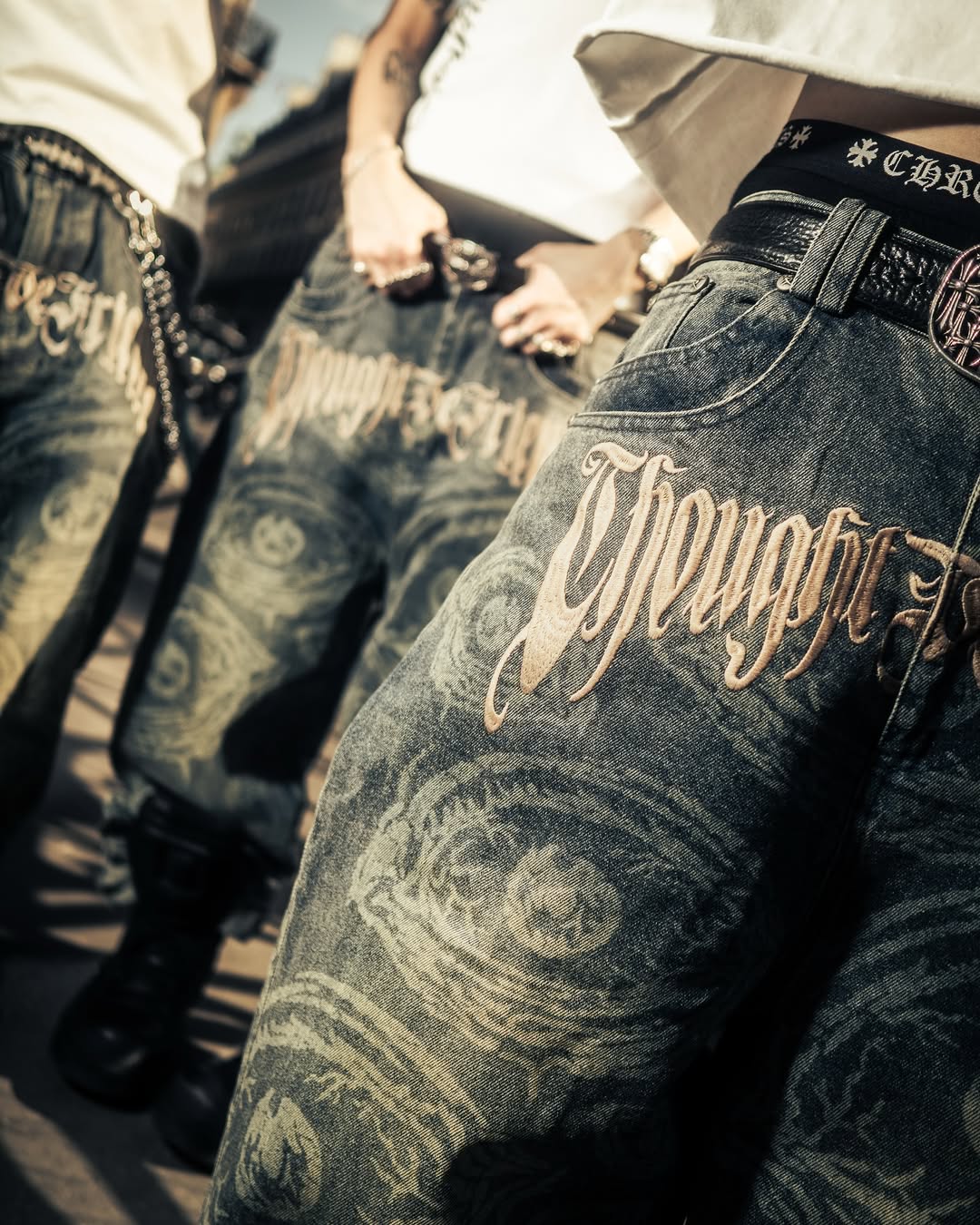 【THOUGHT WE FRIENDS】"EYETHOUGHT" Embroidered Waxed Baggy Denims