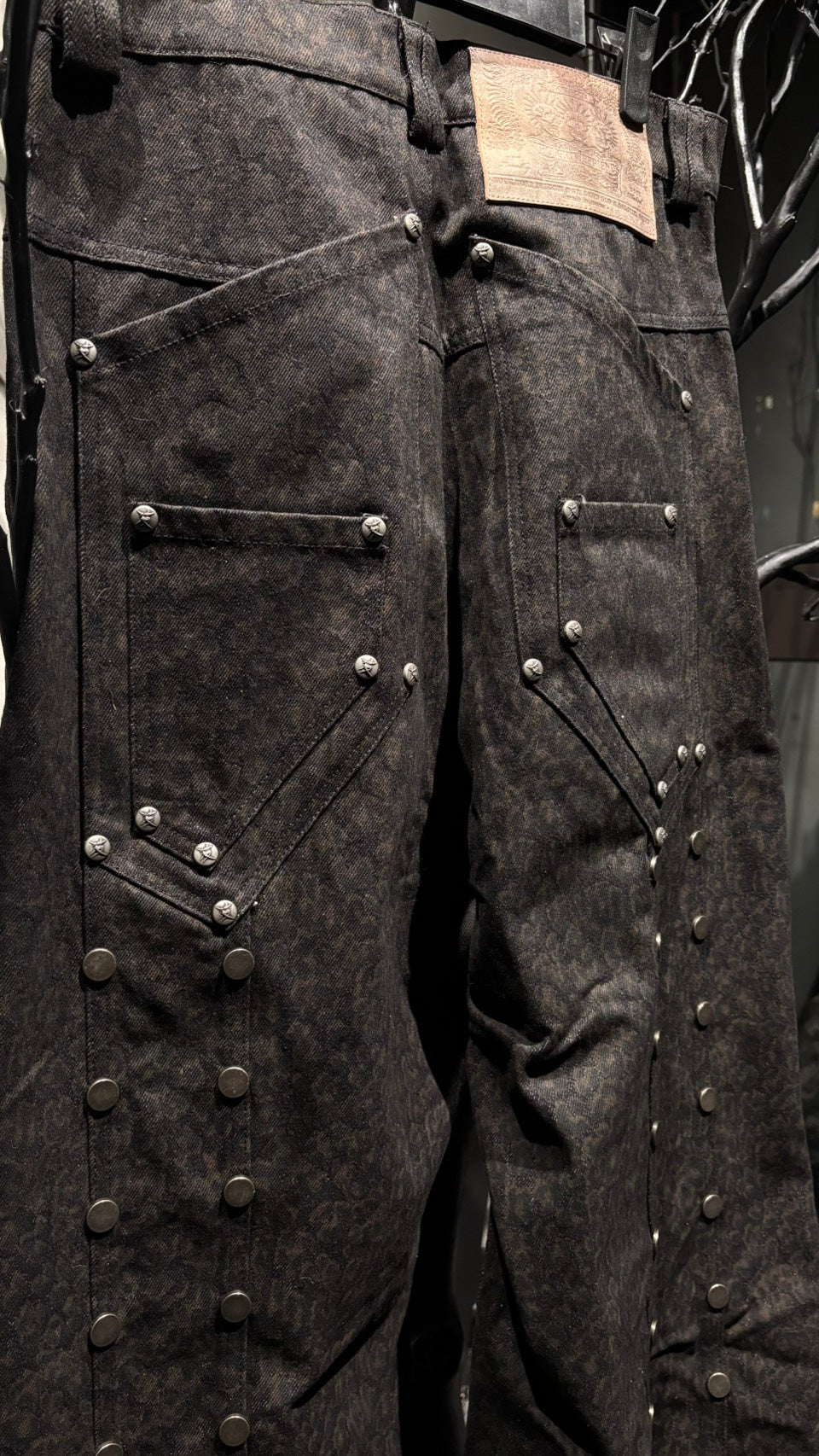 【THOUGHT WE FRIENDS】Distressed Baggy Denims with Embroidery & Studs