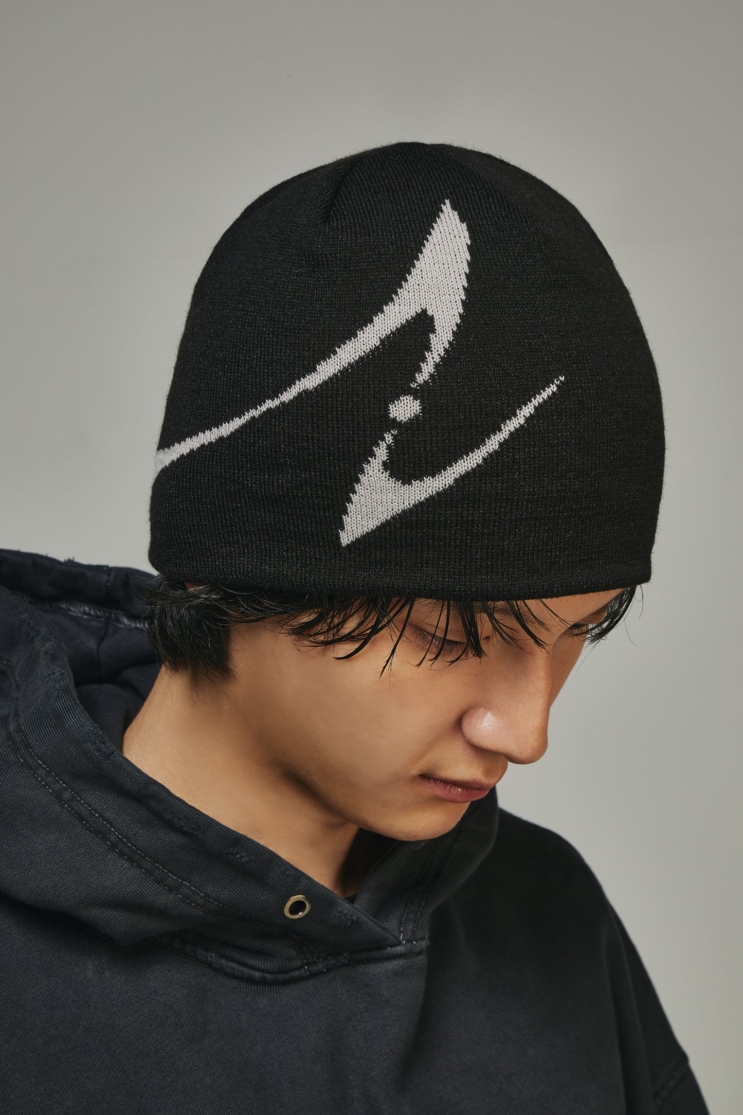 【BLR BLUER】CURVED LOGO BEANIE BLACK