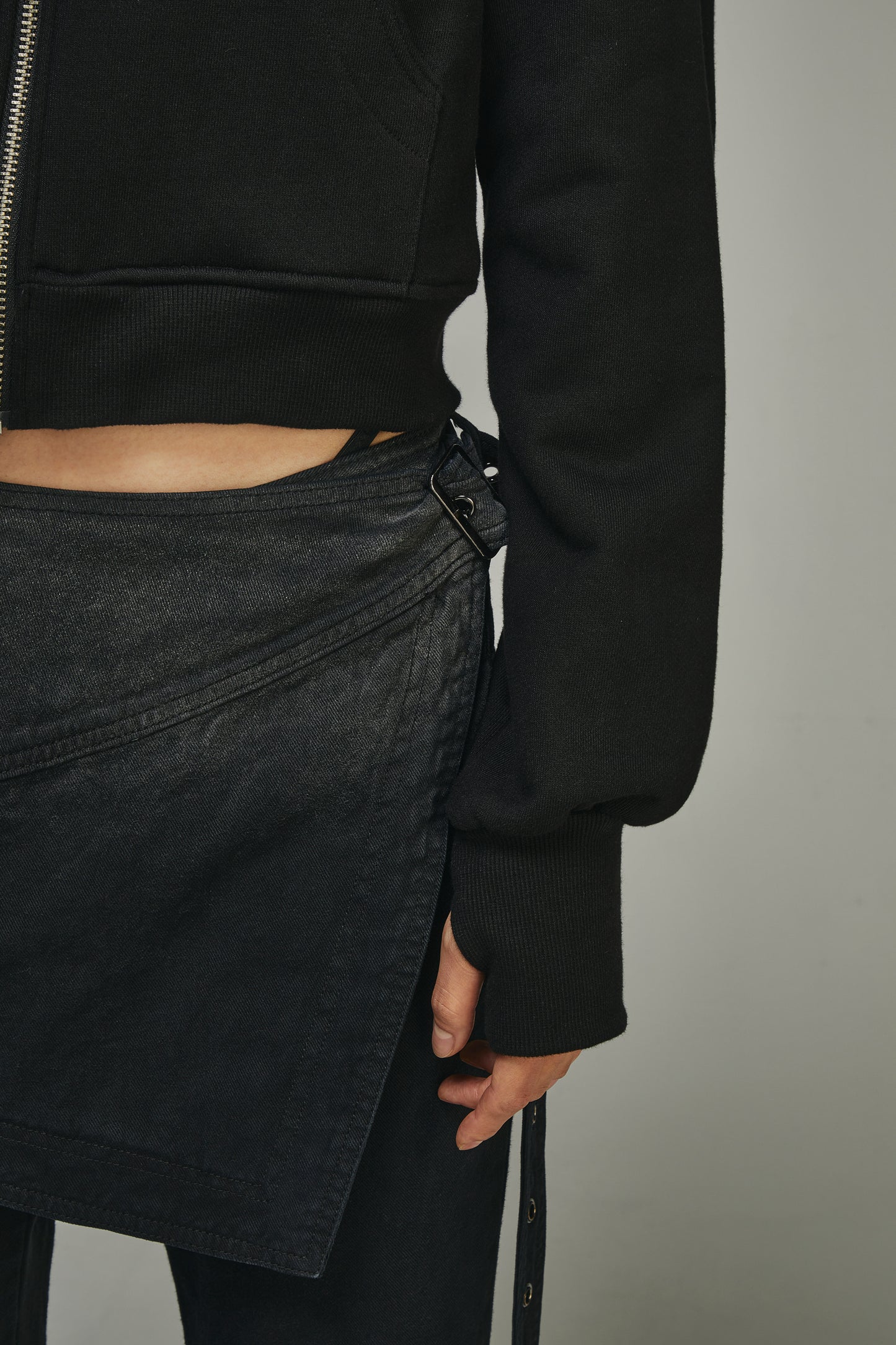 【BLR BLUER】BLR Rivet Essential Hoodie Zip-up