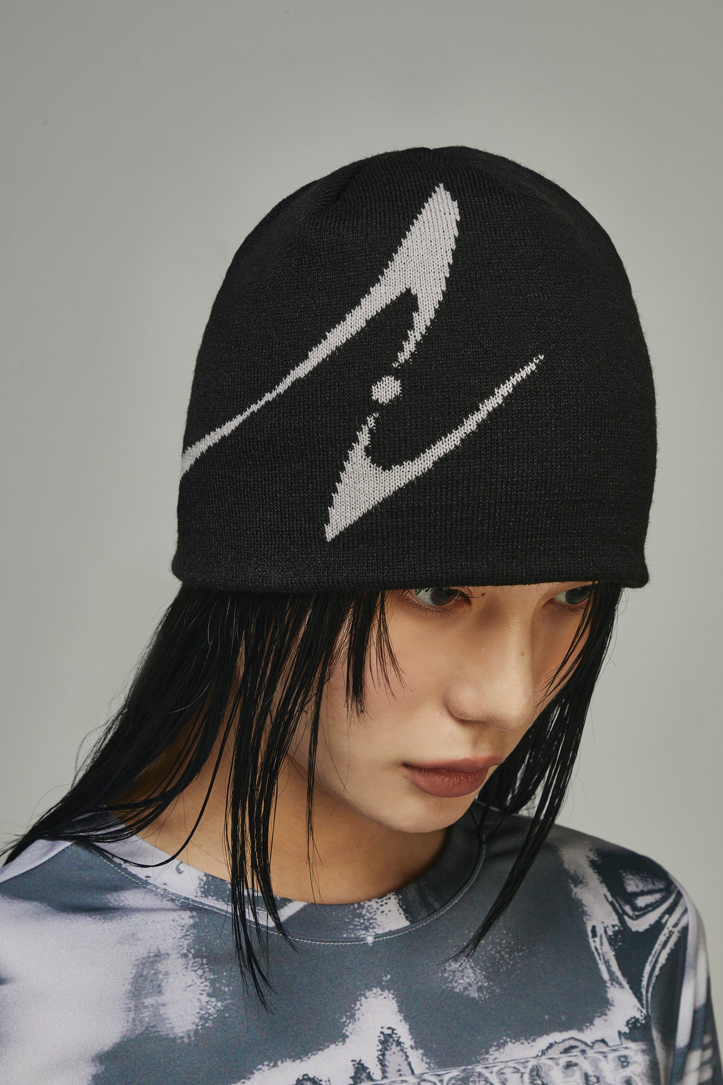 【BLR BLUER】CURVED LOGO BEANIE BLACK