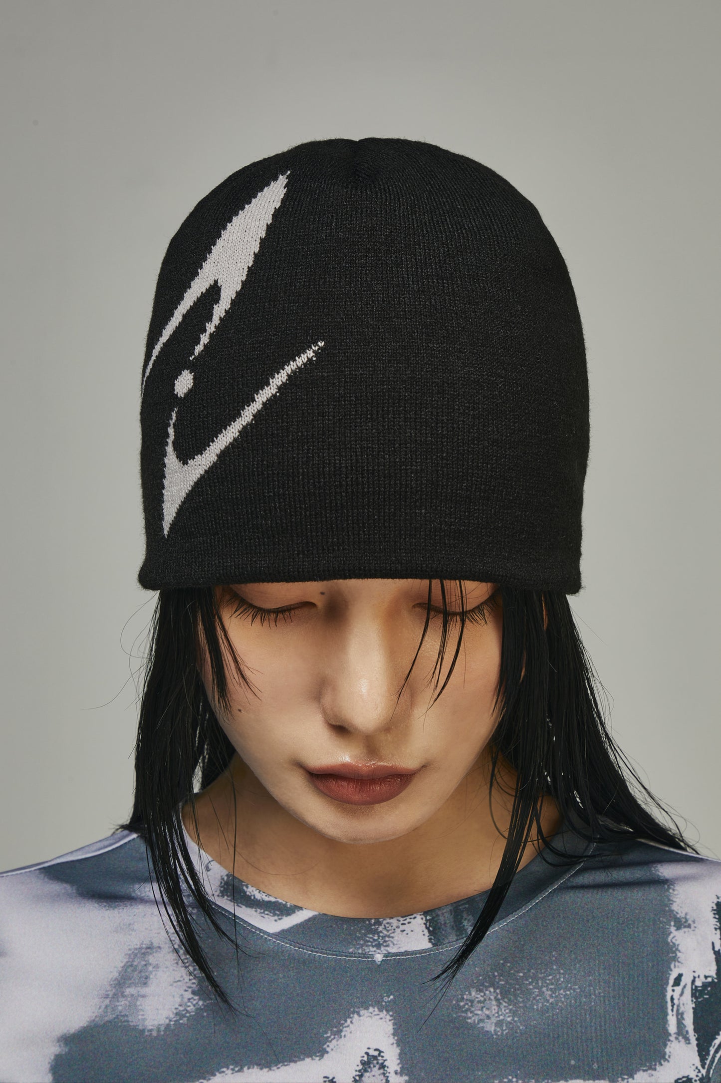 【BLR BLUER】CURVED LOGO BEANIE BLACK