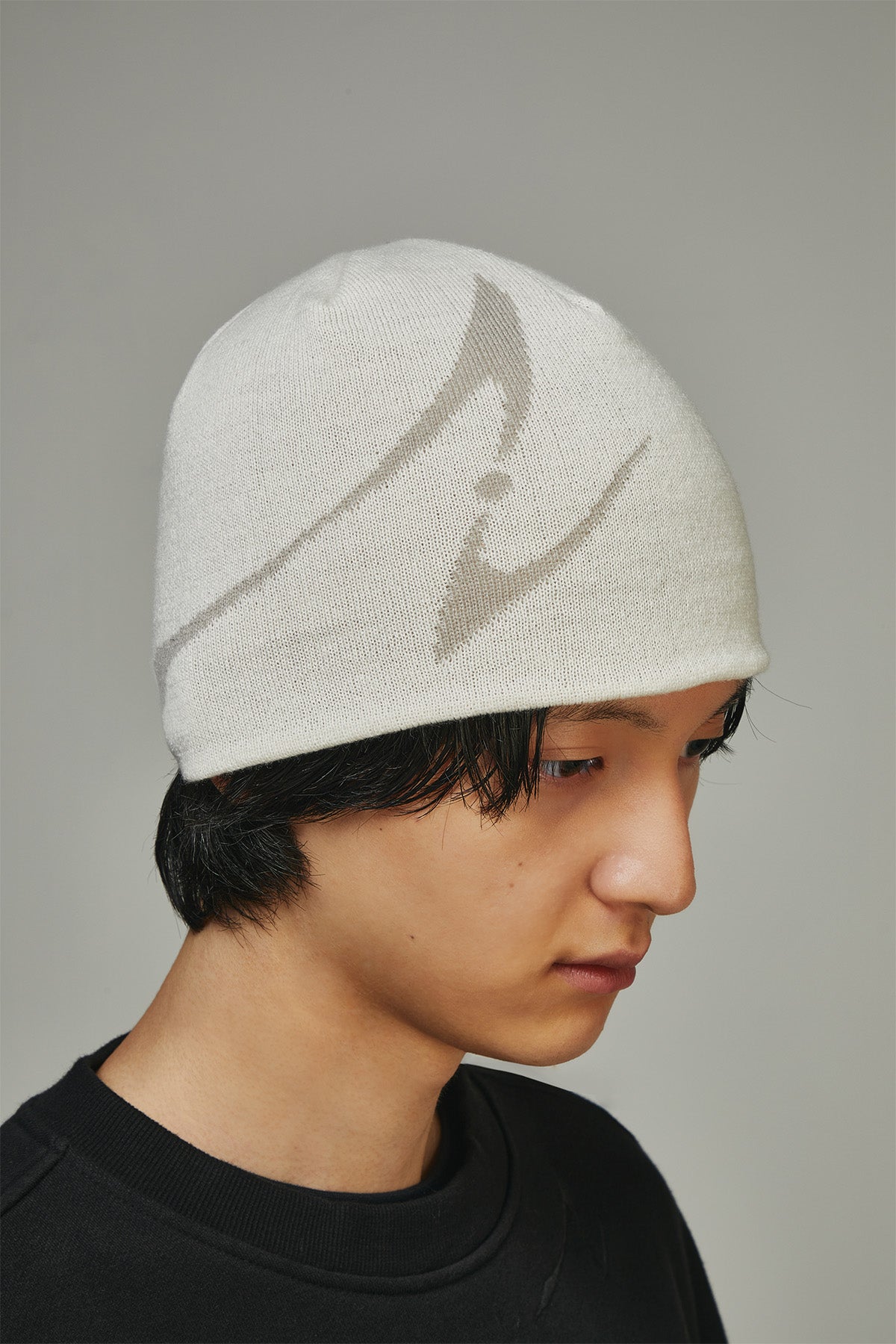 【BLR BLUER】CURVED LOGO BEANIE WHITE