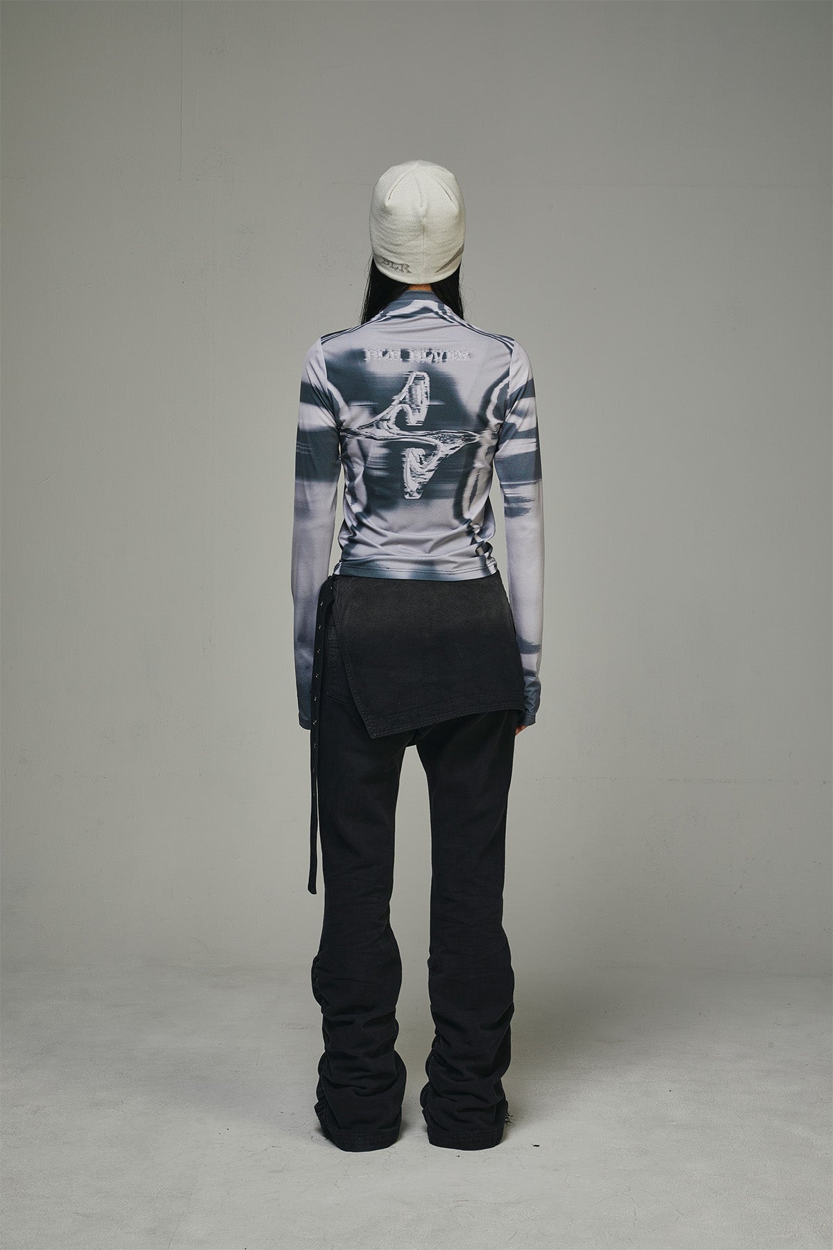 【BLR BLUER】CURVED LOGO BEANIE WHITE