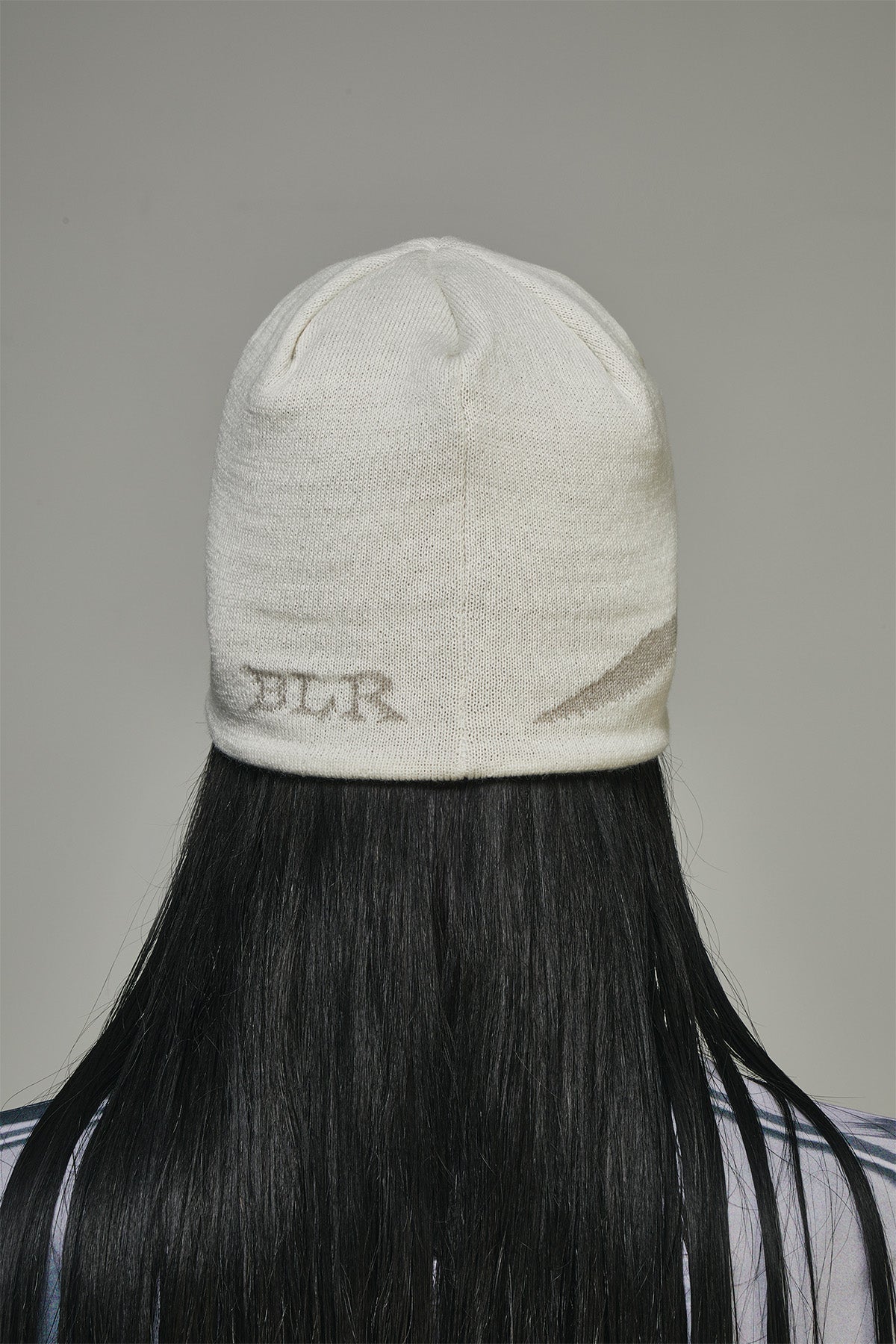 【BLR BLUER】CURVED LOGO BEANIE WHITE