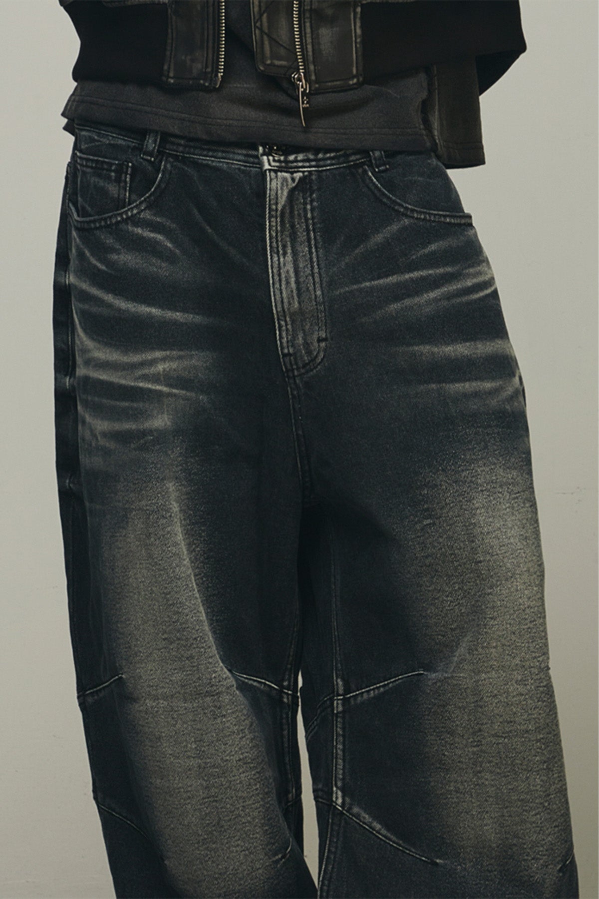 【BLR BLUER】Embossed Wave Washed Denim Pants (Blue)