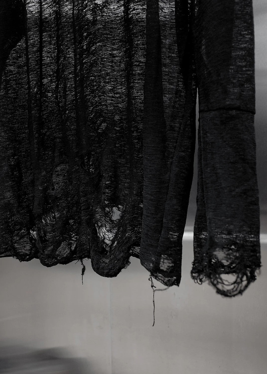 【RICH】RIPPED OVER KNIT TOP