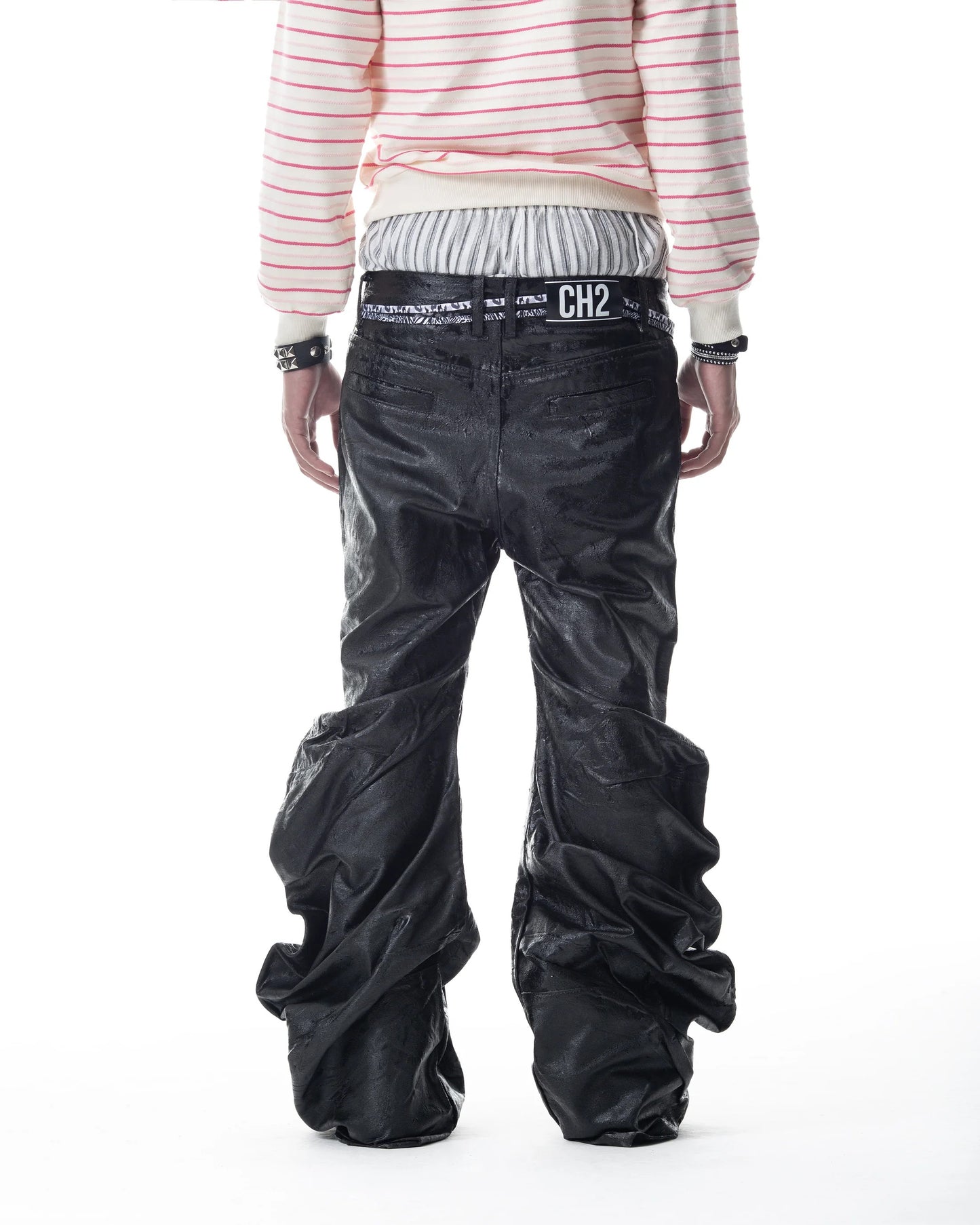 【CH2】</2 BLACK WAXED FLARE JEANS