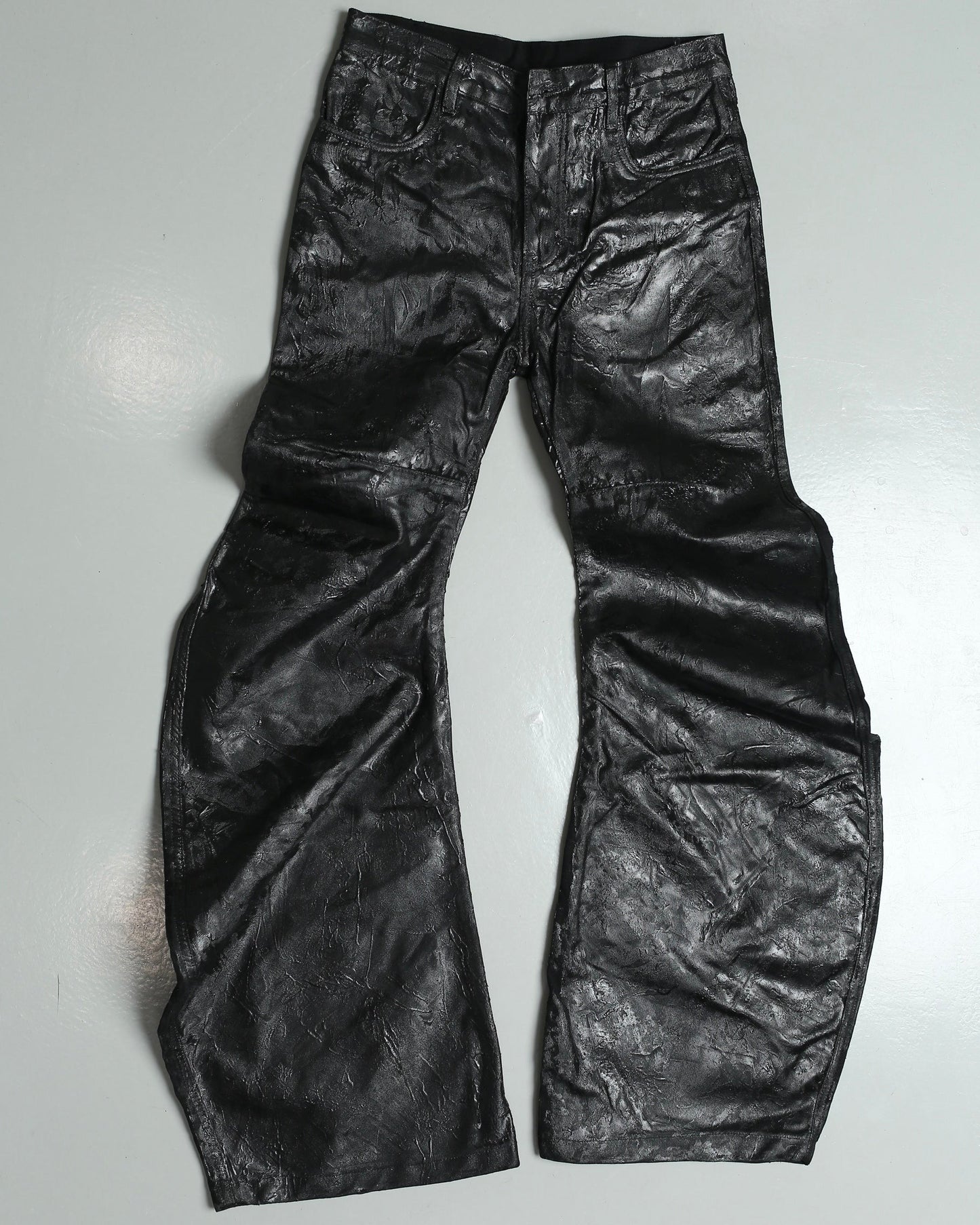 【CH2】</2 BLACK WAXED FLARE JEANS