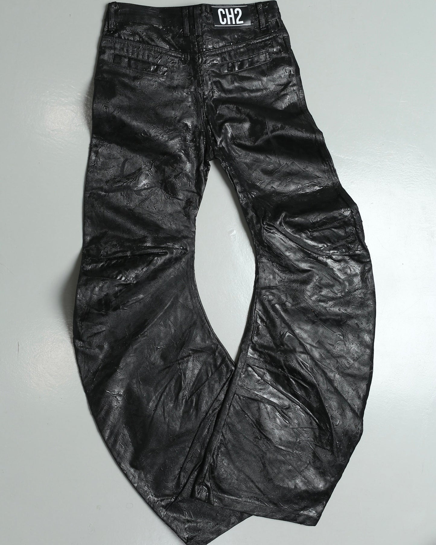 【CH2】</2 BLACK WAXED FLARE JEANS