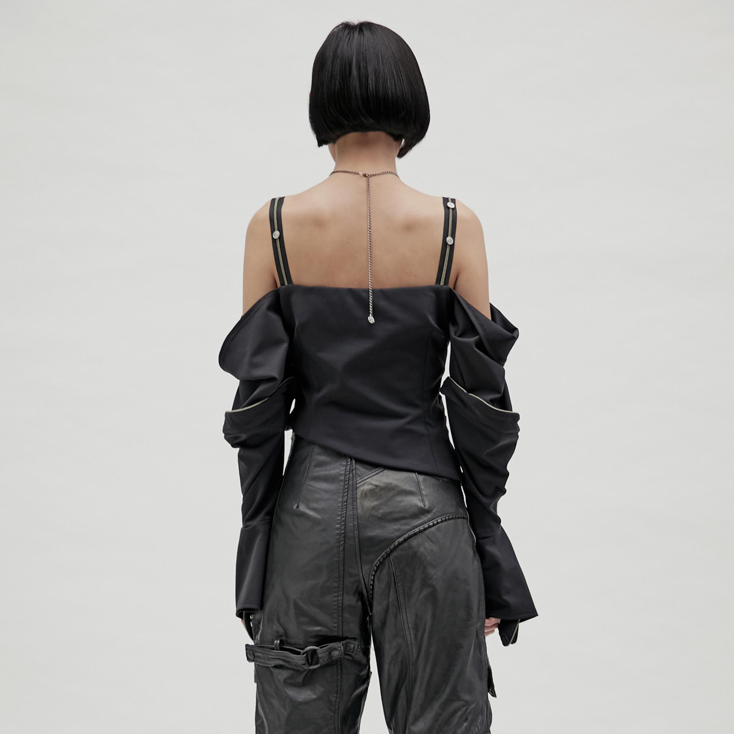 【JENN LEE】Twisted Sleeve Off-The-Shoulder Top