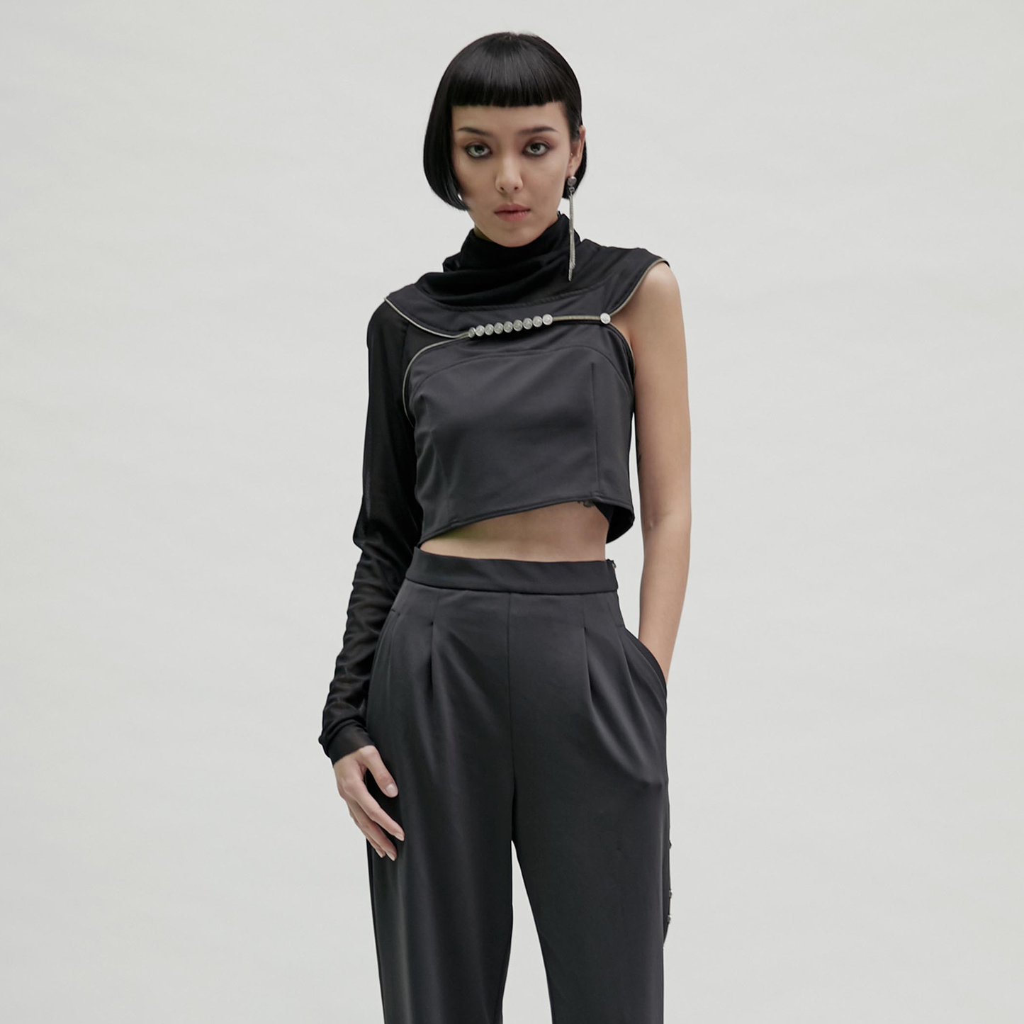 【JENN LEE】One-sleeve mesh turtleneck top