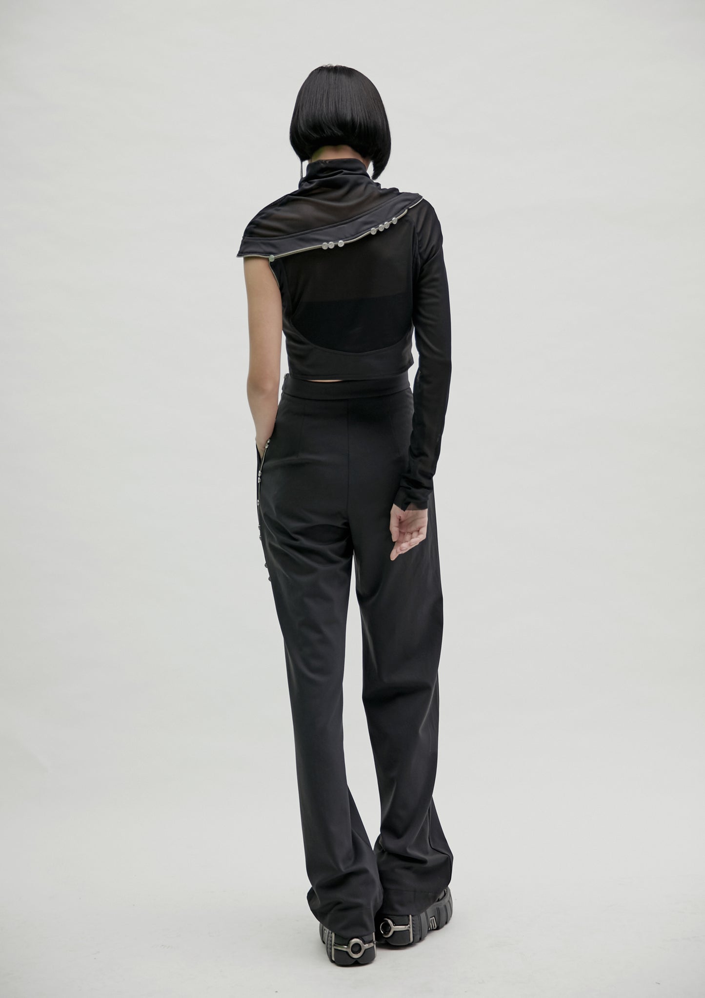 【JENN LEE】One-sleeve mesh turtleneck top