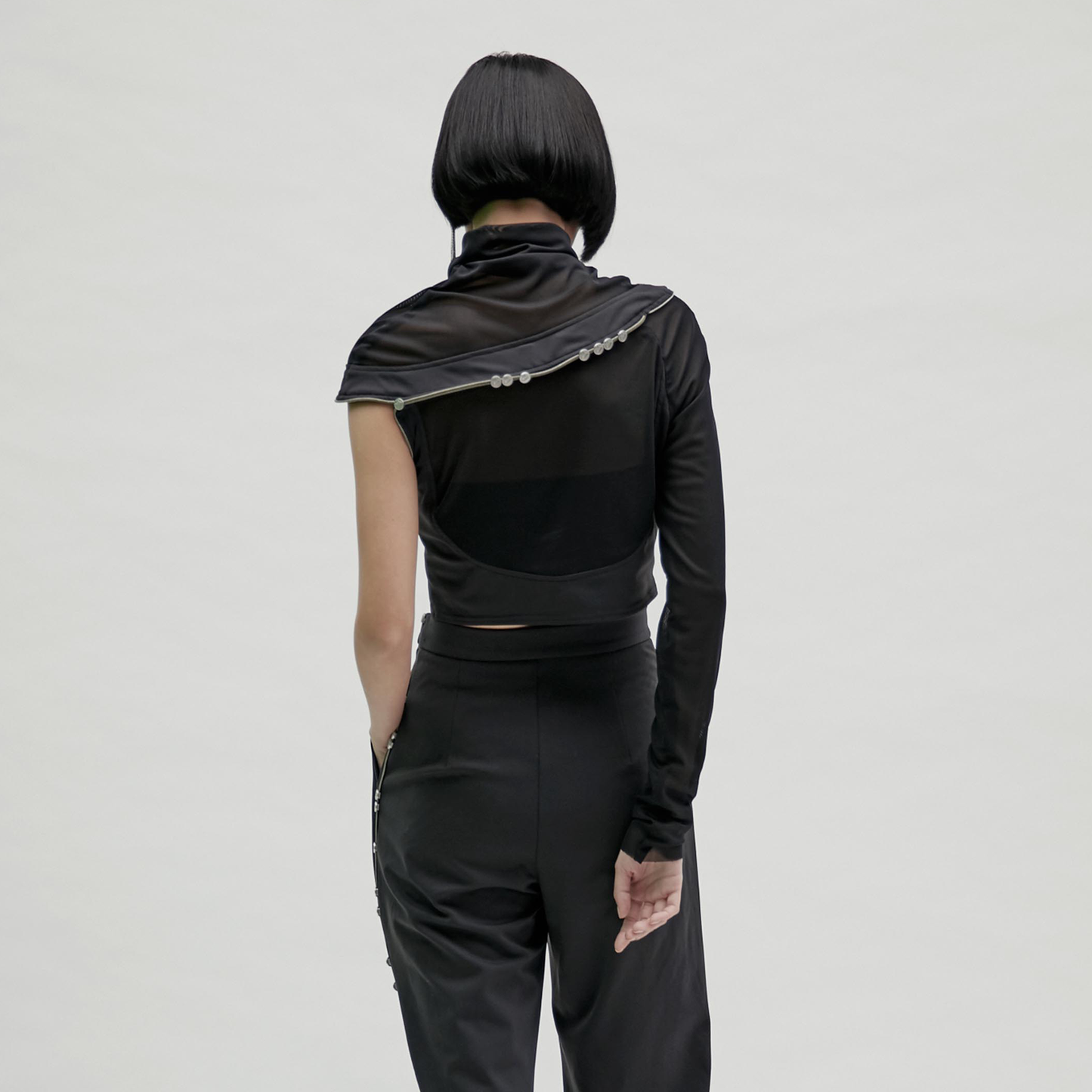 【JENN LEE】One-sleeve mesh turtleneck top