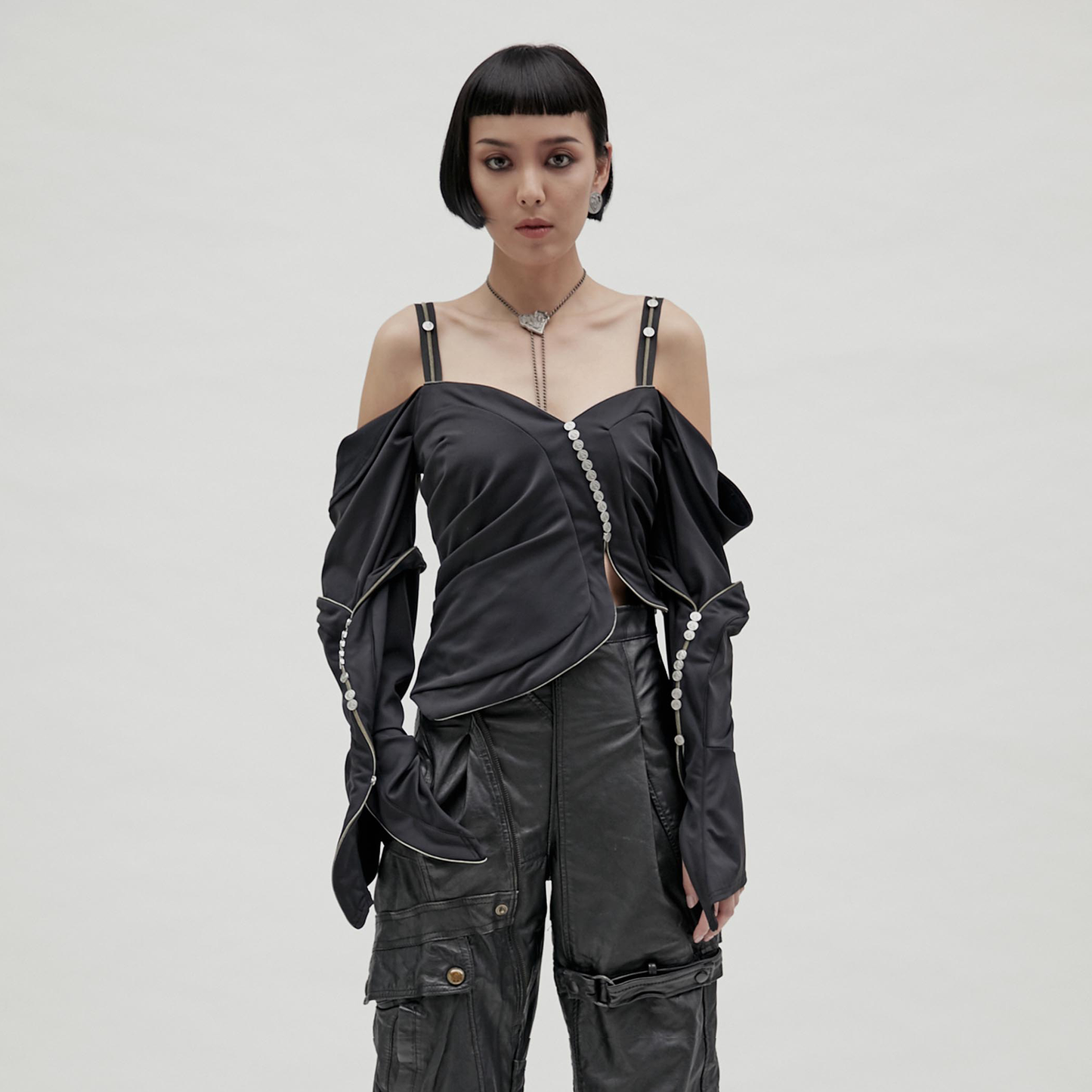 【JENN LEE】Twisted Sleeve Off-The-Shoulder Top