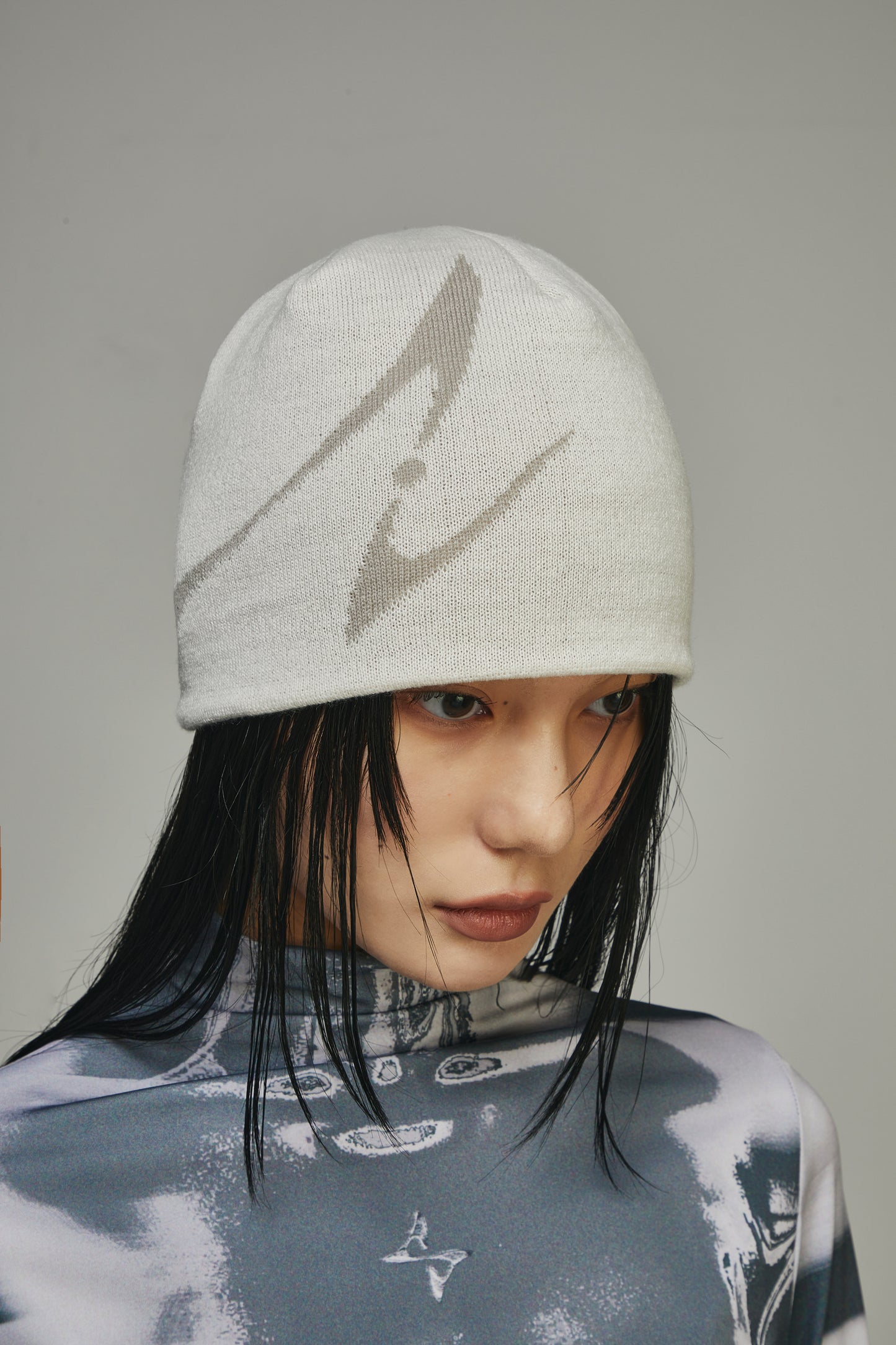 【BLR BLUER】CURVED LOGO BEANIE WHITE