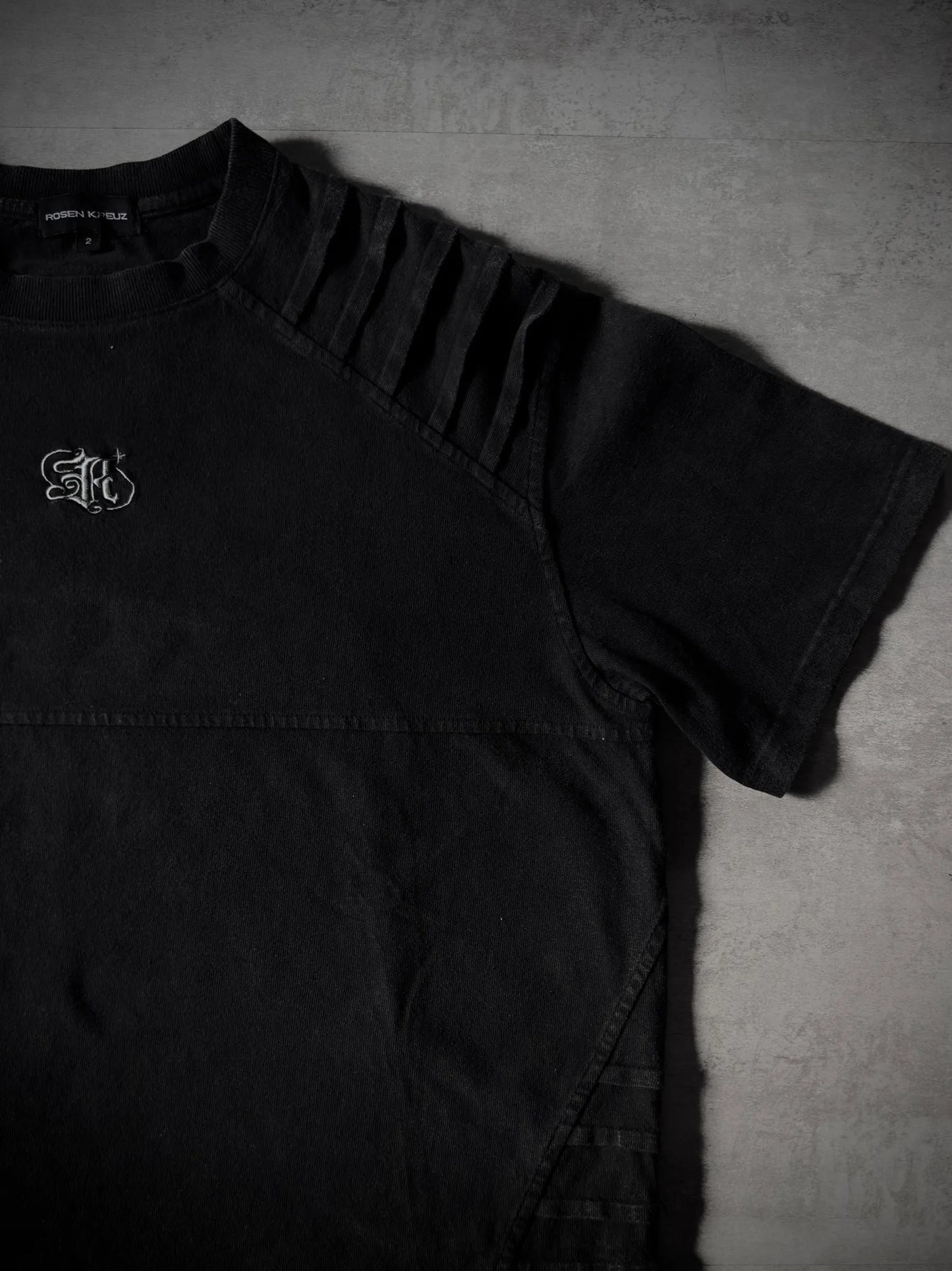 【ROSEN KREUZ】PLANET LOGO TUCK TEE embroidered structured short sleeves