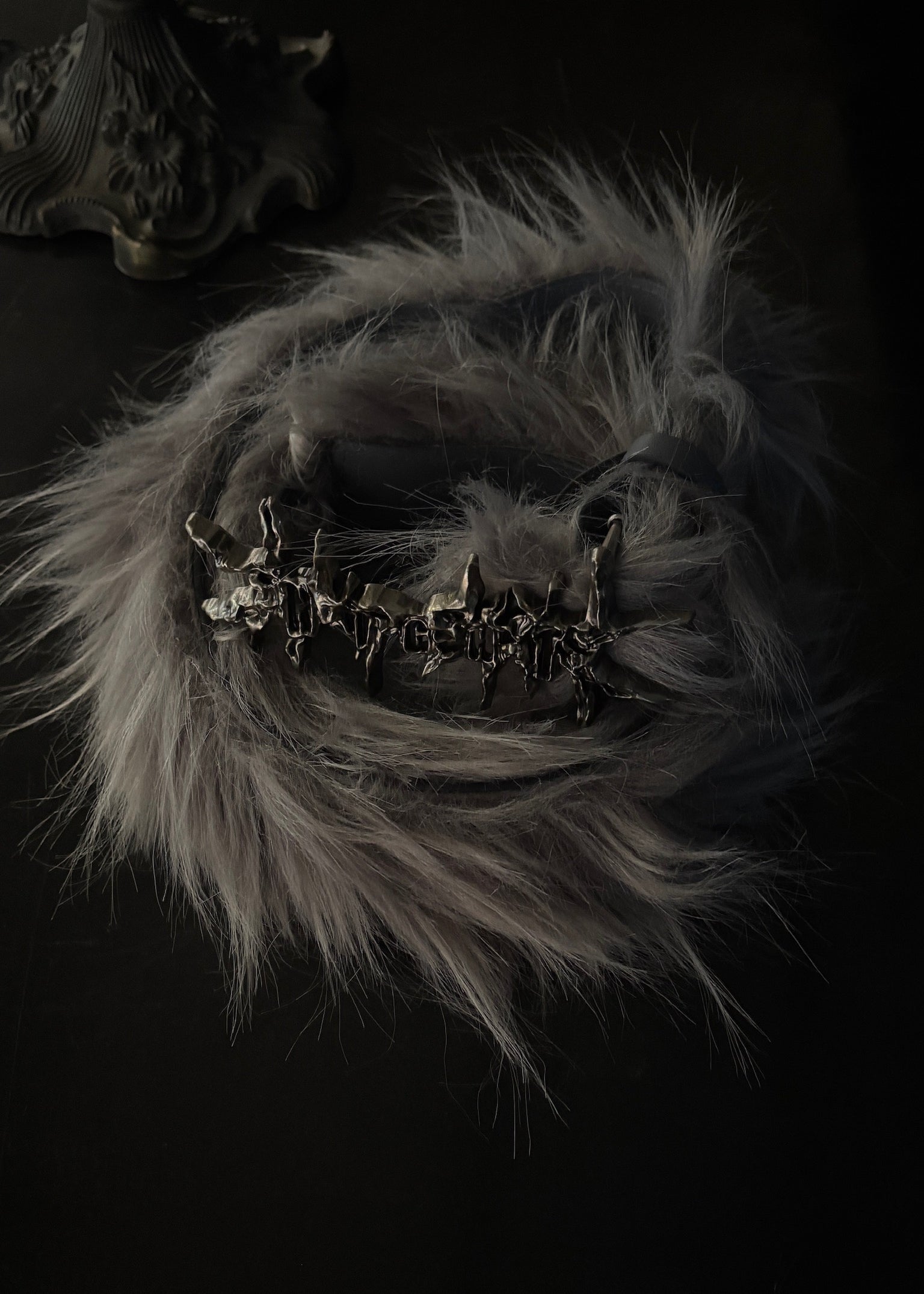 DARK FUR METAL LEATHER BELT-GRAY