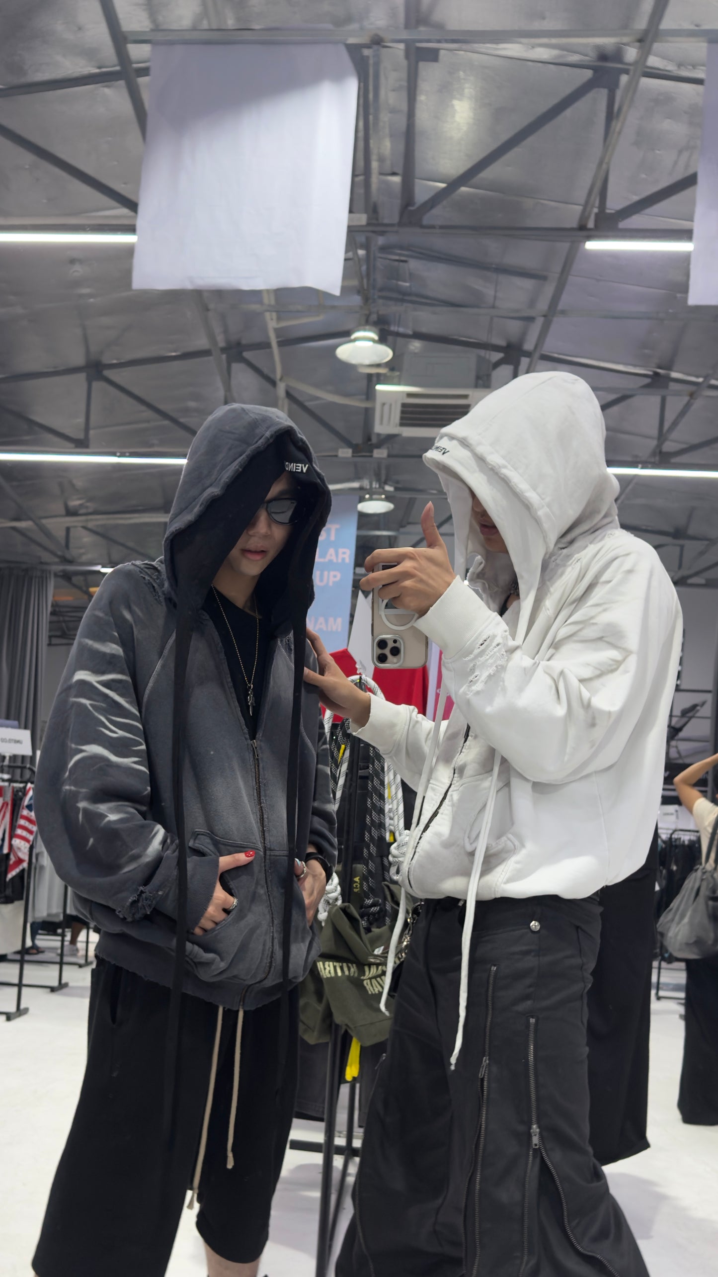 【VEINDALS】DISTRESSED ZIP UP HOODIE