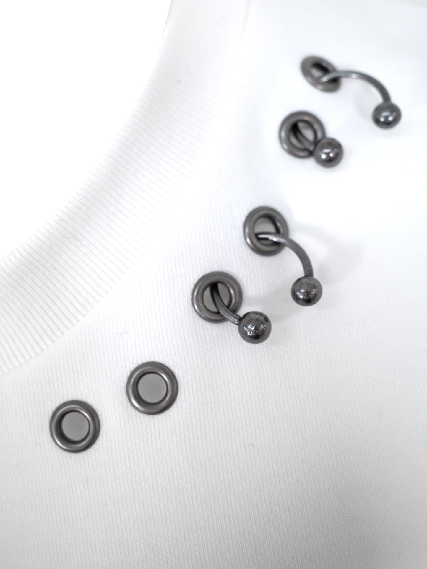 【ROSEN KREUZ】TIGHT FIT PIERCE CUSTOM TEE (White)