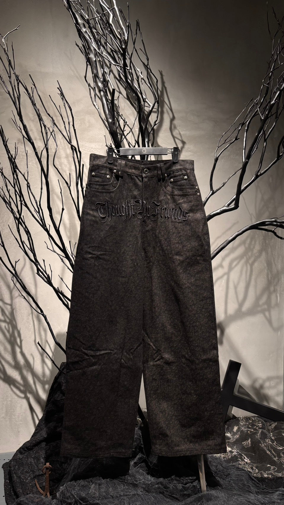 【THOUGHT WE FRIENDS】Distressed Baggy Denims with Embroidery & Studs