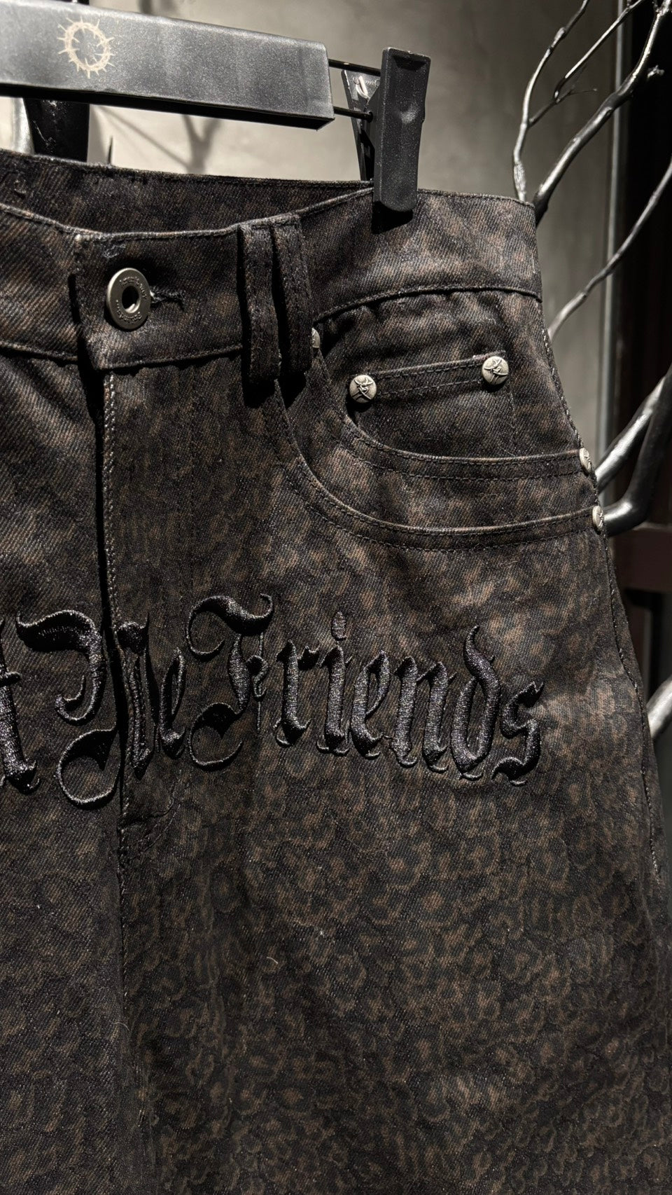 【THOUGHT WE FRIENDS】Distressed Baggy Denims with Embroidery & Studs