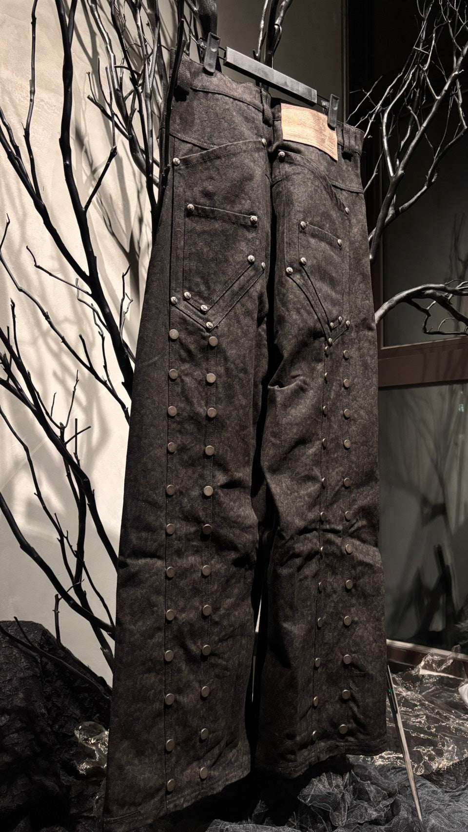 【THOUGHT WE FRIENDS】Distressed Baggy Denims with Embroidery & Studs