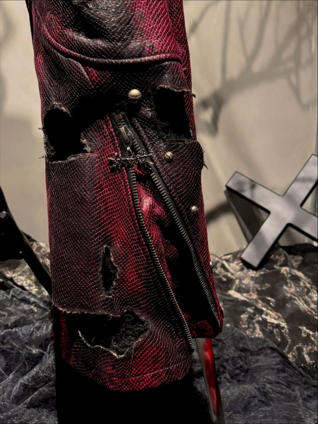 【SATSUN NIGHT】SSN V.05 SNAKE SKIN DENIM DISTRESSED FLARED PANTS - DARK RED（LIMITED EDITION)