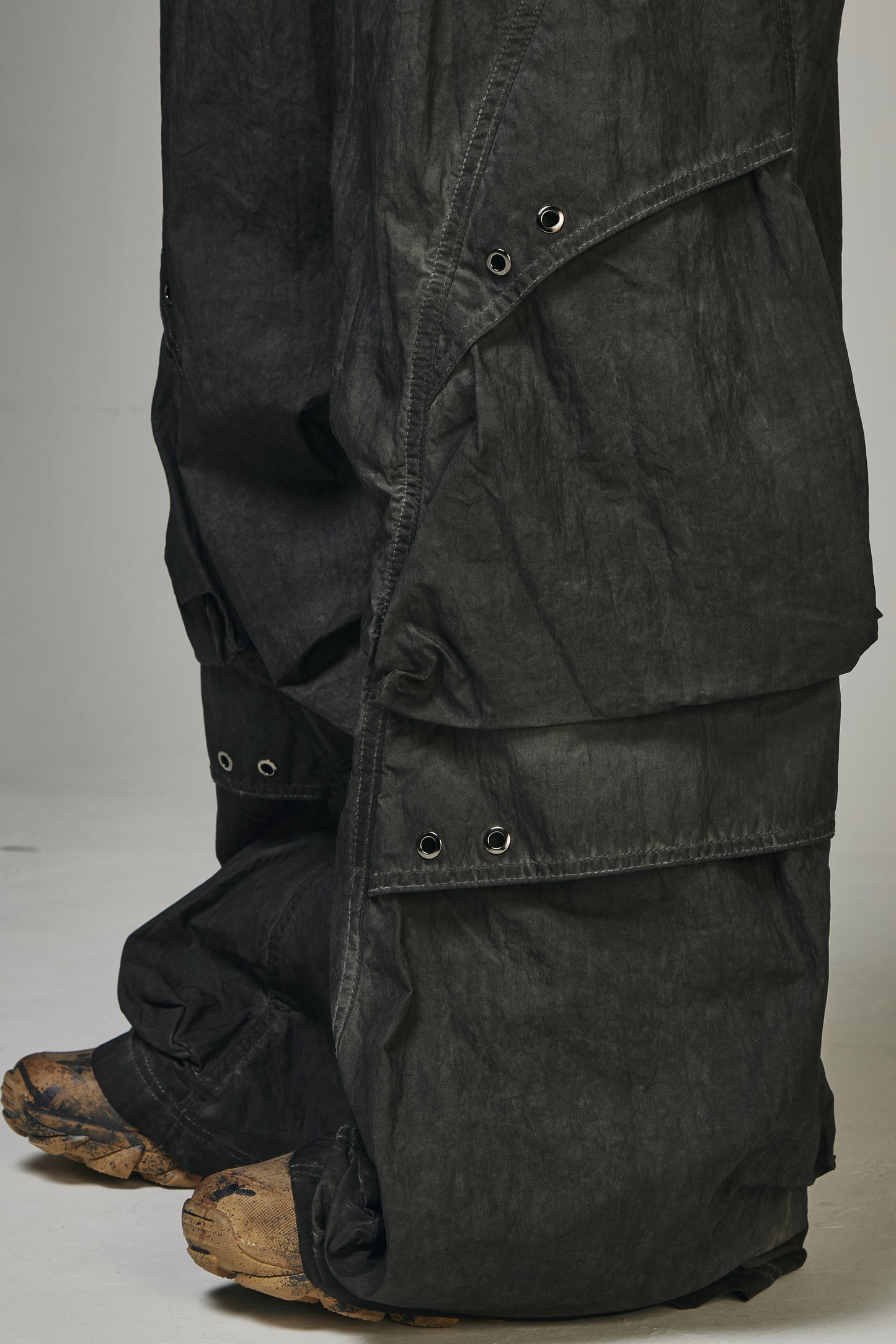 【BLR BLUER】Dyed Multi-Pocket Nylon Parachute Pants 