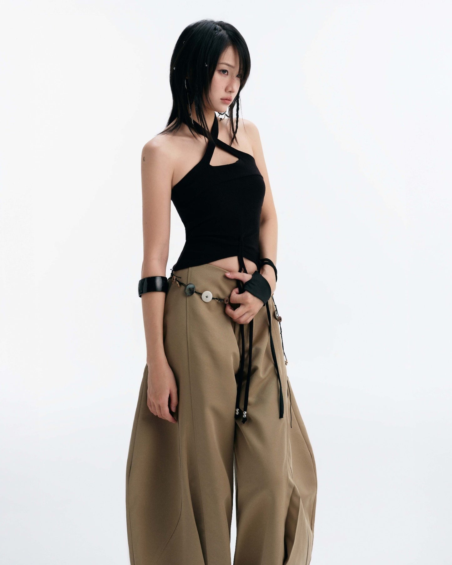 【BUNNYHILL CONCEPT】CHERIE HALTER TOP (BLACK)