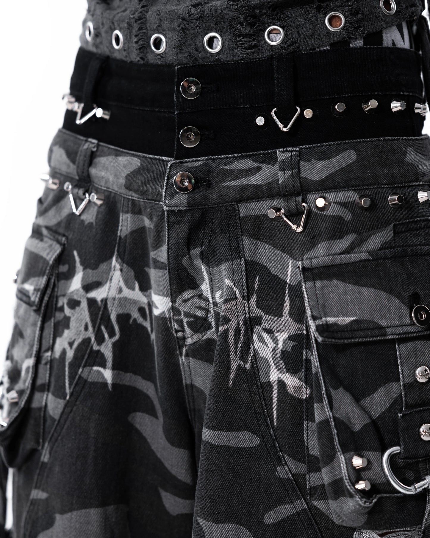 【SATSUN NIGHT】STREET-CAMO 2.0 - WASHED GREY DENIM SHORTS