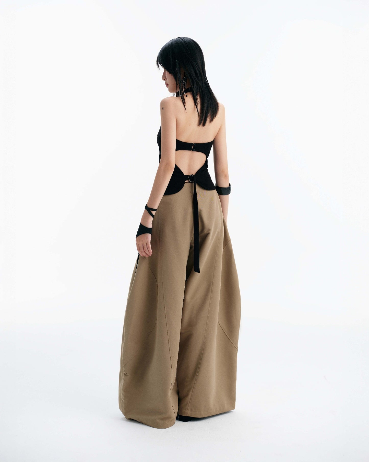 【BUNNYHILL CONCEPT】CHERIE HALTER TOP (BLACK)