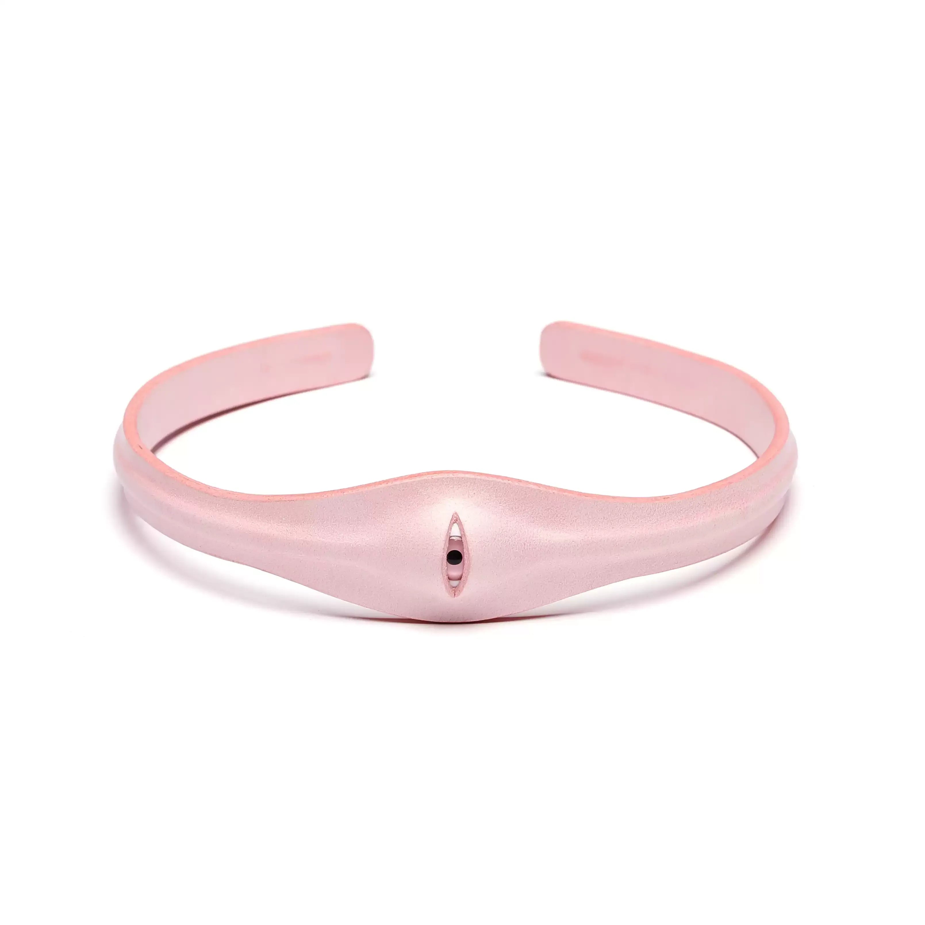 ALL EYES LEATHER CHOKER